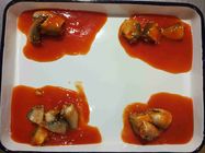 Sardinhas enlatadas no molho de tomate, sardinhas abertas fáceis embaladas na água