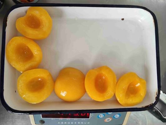 400g enlatou o fruto amarelo do pêssego no empacotamento da lata