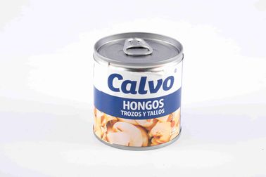 O cogumelo branco enlatado cultivado natural puro de 100% cortou