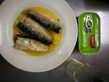 Lata de sardinhas em óleo vegetal, tamanho 155g e acessível