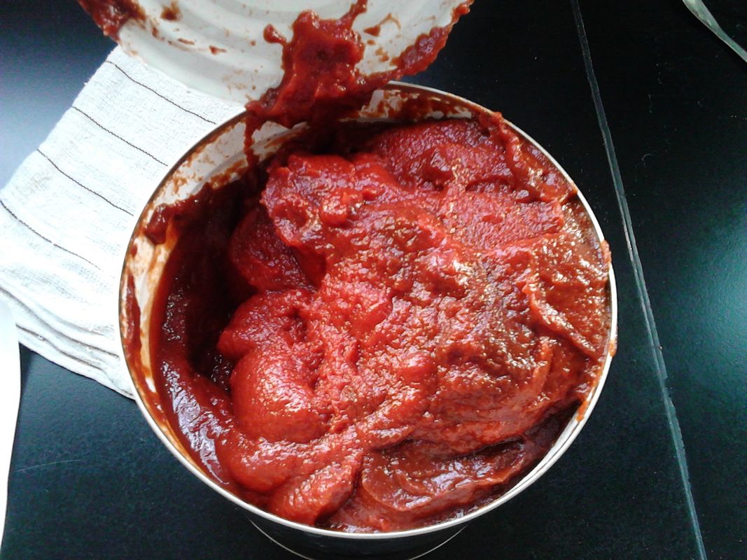 Ruptura fria pasta de tomate enlatada sem cheiro e preservativos peculiares