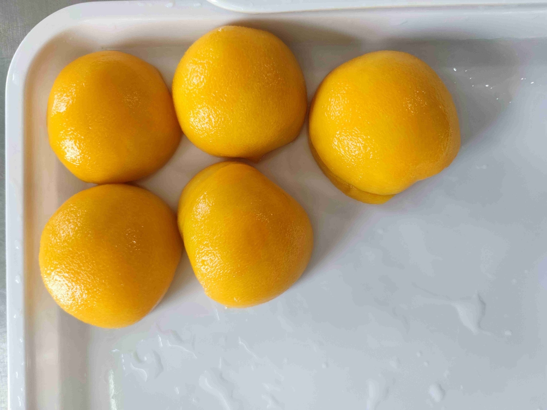 Sugestões de servência Servir refrigerado ou à temperatura ambiente Frutos amarelos em lata Pêssegos 100% frescos Pêssego amarelo matéria-prima