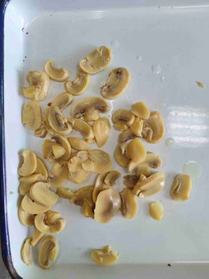 Armazenar cogumelos preservados em salmoura em local fresco e seco